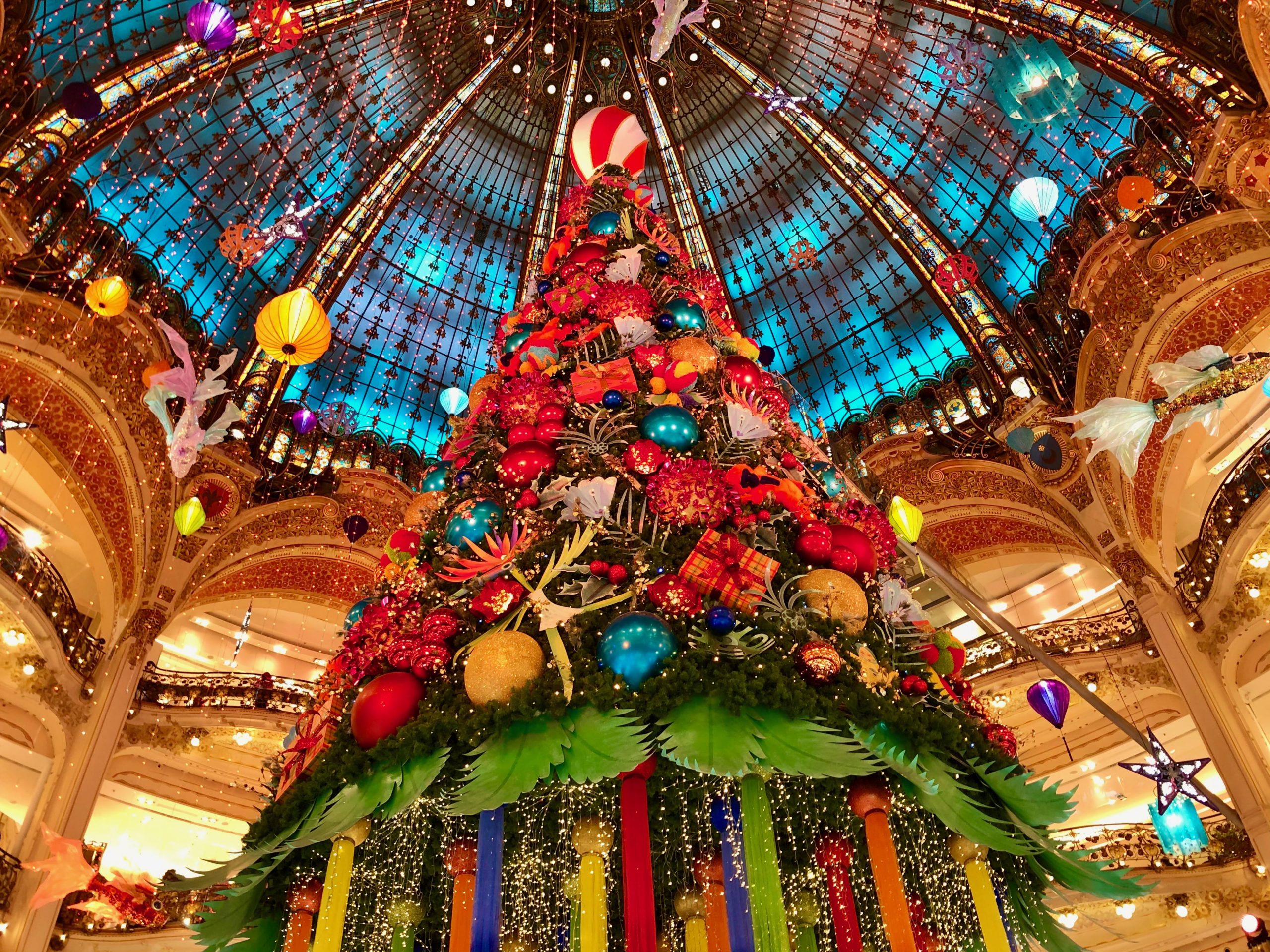 Where to See the Best Christmas Lights in Paris 2022 - Américaine in France