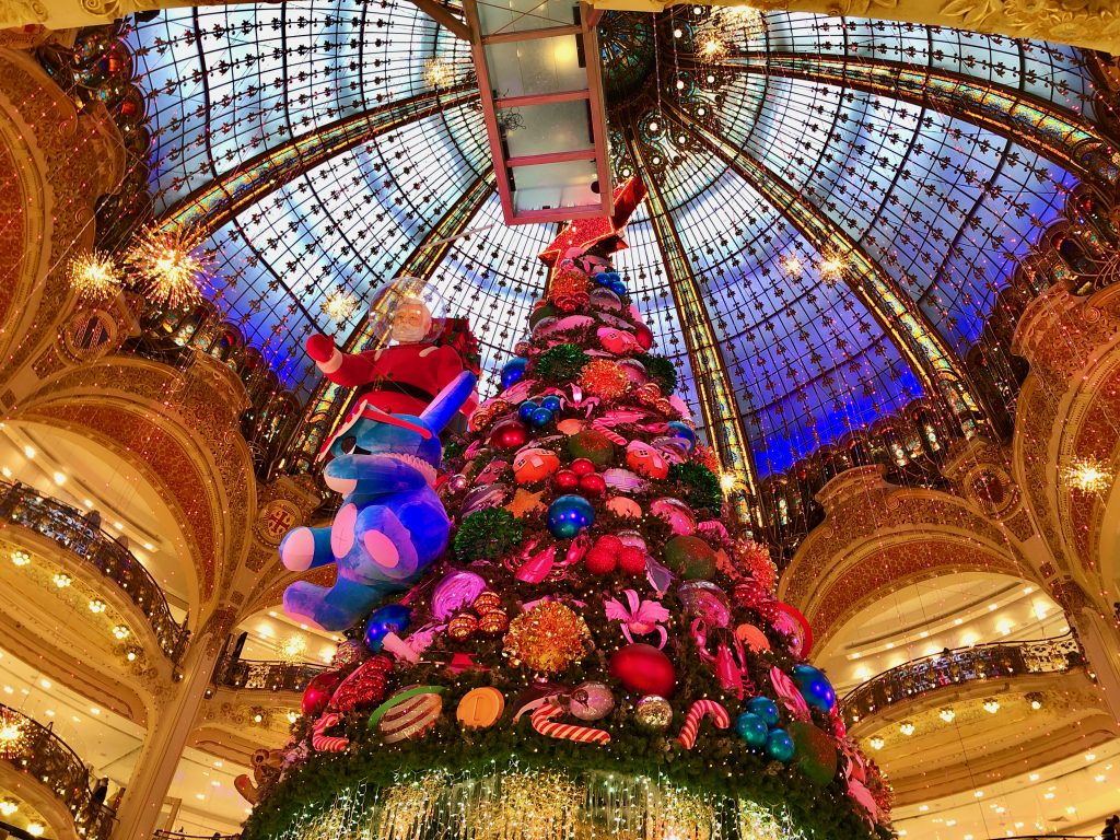 Where to See the Best Christmas Lights in Paris 2022 - Américaine in France