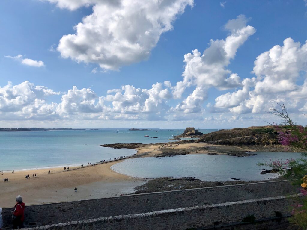 looking out at Grand Bé (Saint-Malo) as the tide is rising, causeway visible